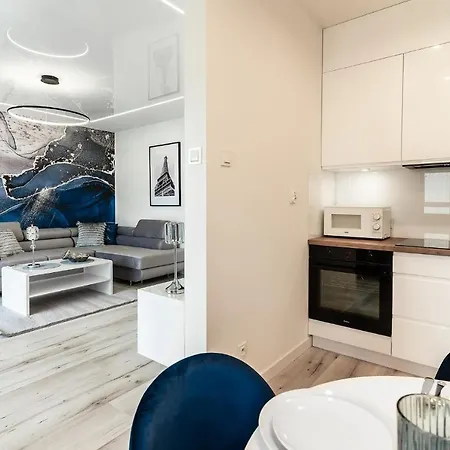 Apartment Blue Ii *