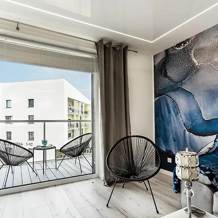 Apartment Blue Ii *